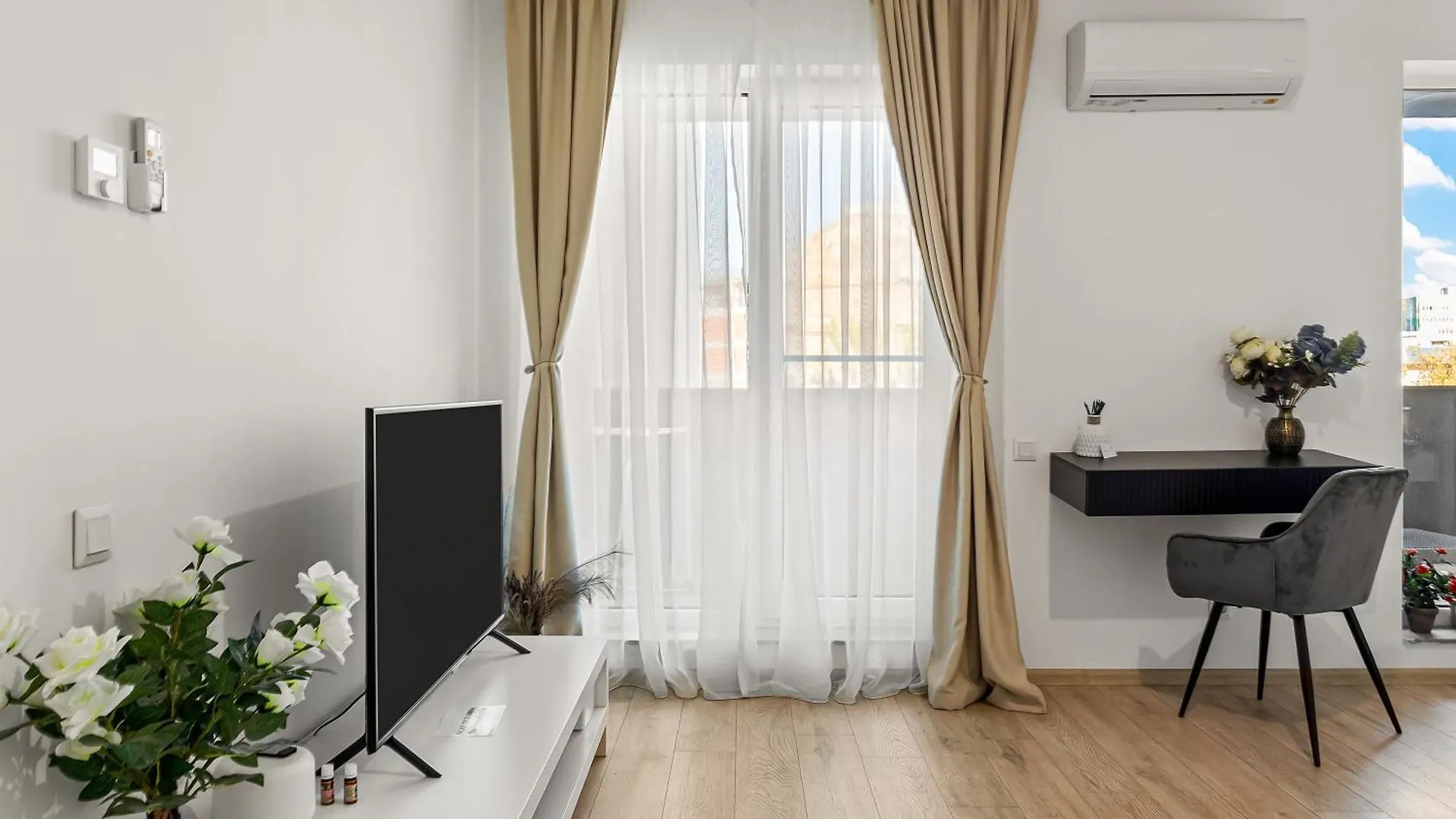 La Vie Est Belle Apartment Bucharest